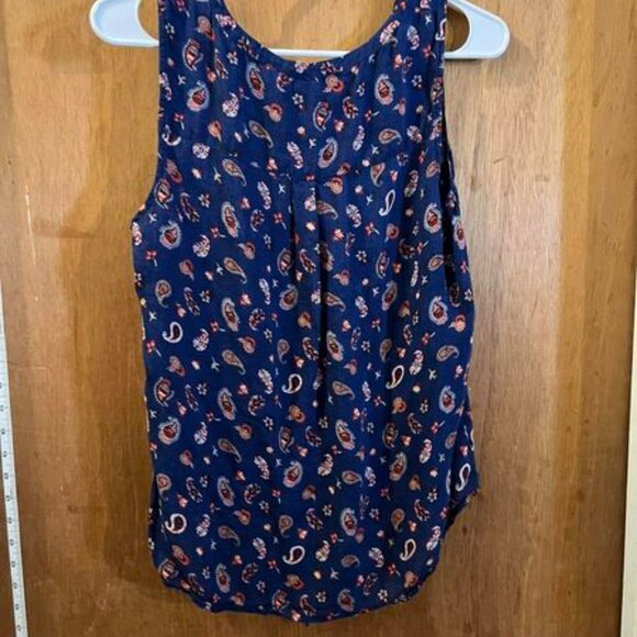 🐻Size M - Lucky Brand - Dark Blue and Red Paisley Sleeveless Pullover w/Tie - Picture 5 of 6